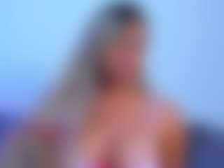 Live cam show with sarahowens - Strip on AdultVida.com