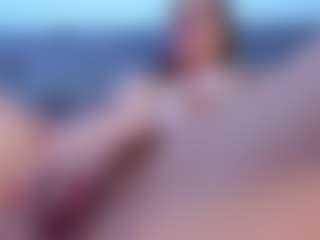 Live cam show with sarahowens - Sucking on Camsoda
