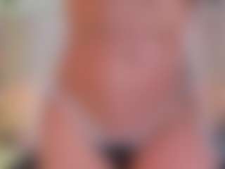xcarlet milf's Live Sex Cam Show