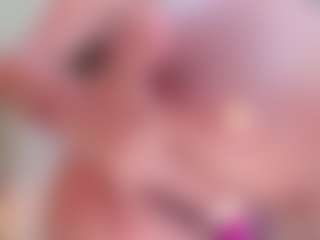 xcarlet milf's Live Sex Cam Show