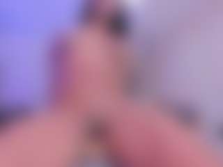 xcarlet milf's Live Sex Cam Show