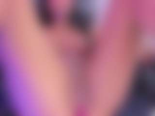 xcarlet milf's Live Sex Cam Show