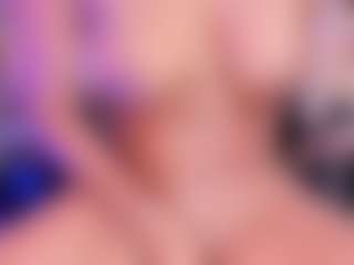 xcarlet milf's Live Sex Cam Show