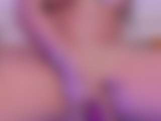 xcarlet milf's Live Sex Cam Show