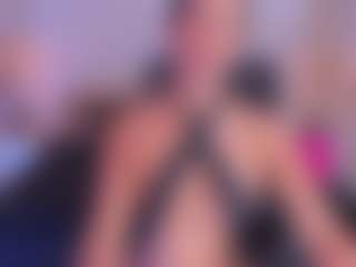 xcarlet milf's Live Sex Cam Show