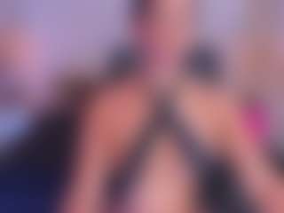 xcarlet milf's Live Sex Cam Show