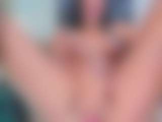 xcarlet milf's Live Sex Cam Show