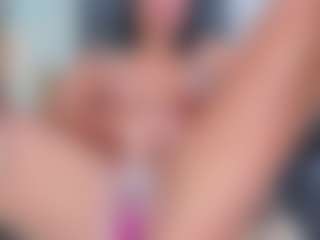 xcarlet milf's Live Sex Cam Show