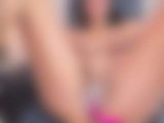 xcarlet milf's Live Sex Cam Show
