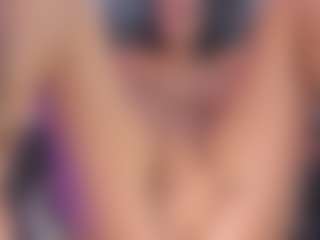 xcarlet milf's Live Sex Cam Show