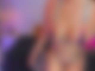 xcarlet milf's Live Sex Cam Show