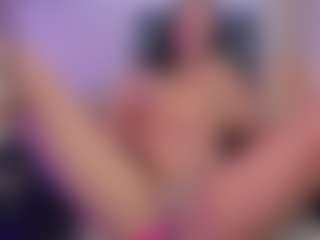 xcarlet milf's Live Sex Cam Show
