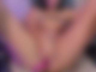 xcarlet milf's Live Sex Cam Show