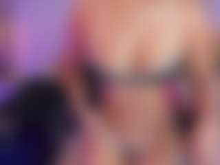 xcarlet milf's Live Sex Cam Show