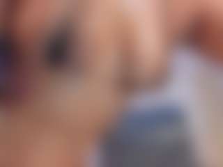 xcarlet milf's Live Sex Cam Show