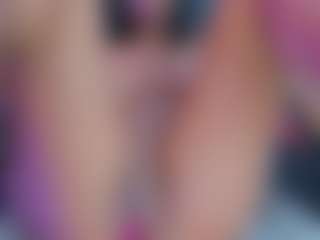xcarlet milf's Live Sex Cam Show