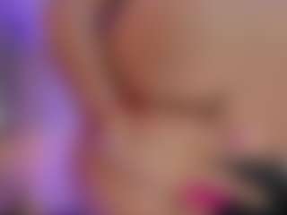 xcarlet milf's Live Sex Cam Show