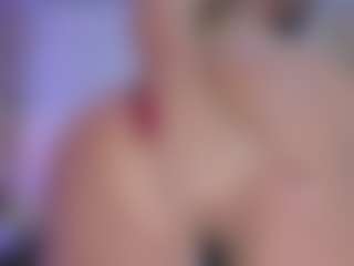 xcarlet milf's Live Sex Cam Show
