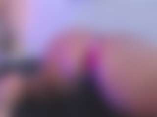 xcarlet milf's Live Sex Cam Show