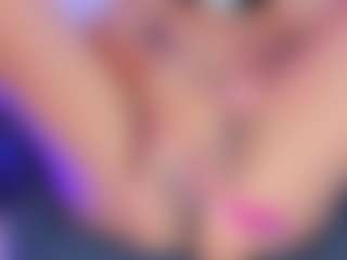 xcarlet milf's Live Sex Cam Show