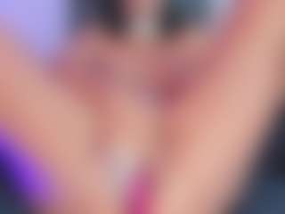 xcarlet milf's Live Sex Cam Show