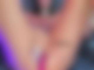 xcarlet milf's Live Sex Cam Show