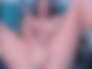 xcarlet milf's Live Sex Cam Show