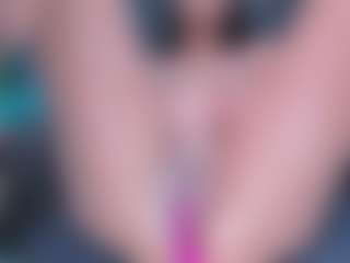 xcarlet milf's Live Sex Cam Show