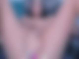 xcarlet milf's Live Sex Cam Show
