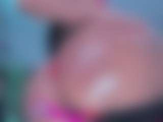 xcarlet milf's Live Sex Cam Show