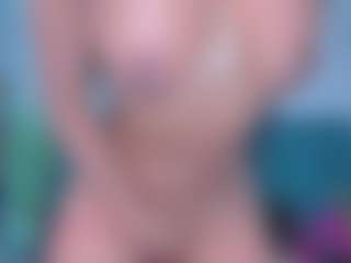 xcarlet milf's Live Sex Cam Show