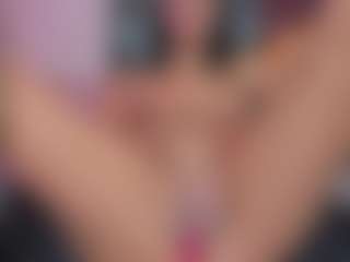 xcarlet milf's Live Sex Cam Show