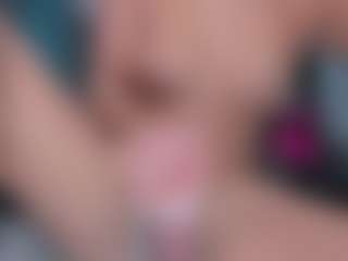 xcarlet milf's Live Sex Cam Show