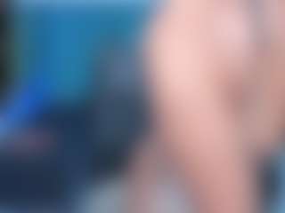 xcarlet milf's Live Sex Cam Show