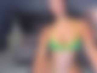 xcarlet milf MILF webcam performer live streaming