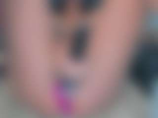 xcarlet milf's Live Sex Cam Show