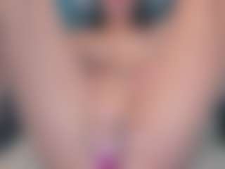 xcarlet milf's Live Sex Cam Show