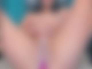 xcarlet milf's Live Sex Cam Show