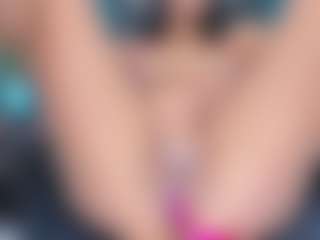 xcarlet milf's Live Sex Cam Show