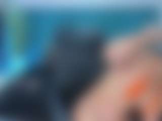 xcarlet milf's Live Sex Cam Show