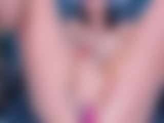 xcarlet milf's Live Sex Cam Show
