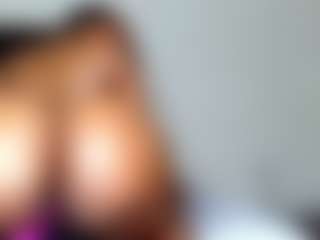 chaneldreamzz's Live Sex Cam Show