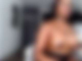 chaneldreamzz's Live Sex Cam Show