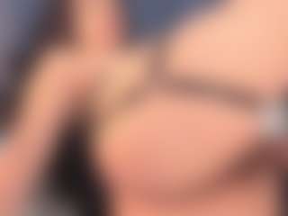Live cam show with Katherin - Raven Hair on SquirtSoMuch