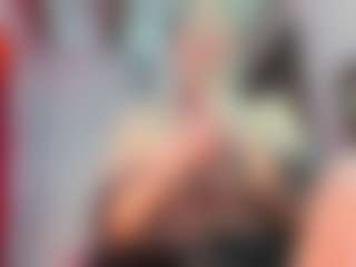 Live cam show with Rebe - Squirt on sexylive.show