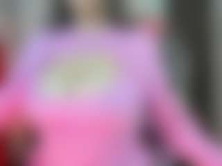 Live cam show with Rebe - Trimmed Granny on Camming Site