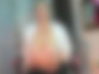 Live cam show with Rebe - Middle Aged on boobsie.com