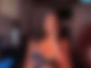 Live cam show with Iluvsaffire Bleu - Shaved Pussy on Camsoda