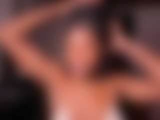 Live cam show with Iluvsaffire Bleu - Black on Chatstar