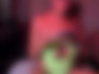 Live cam show with Iluvsaffire Bleu - Fingers on Camming Site